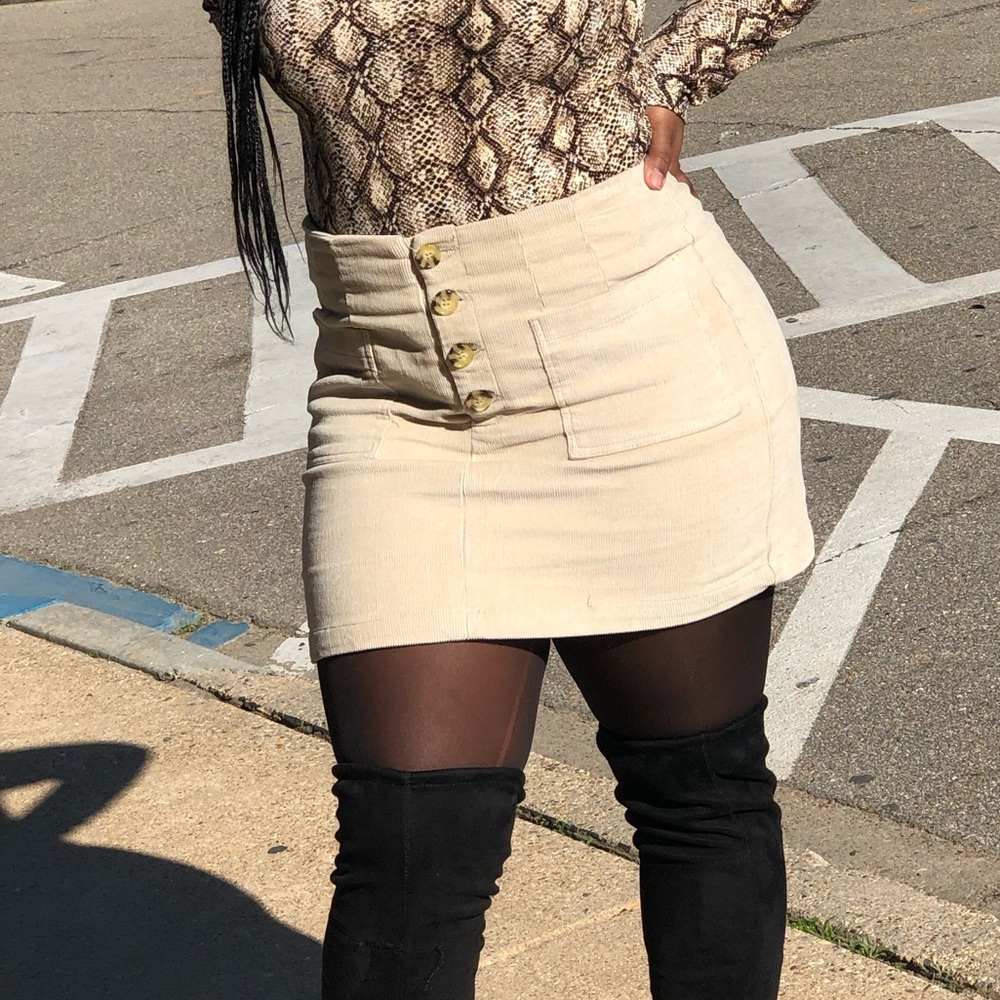 Cute skirt - Picture 2 of 3